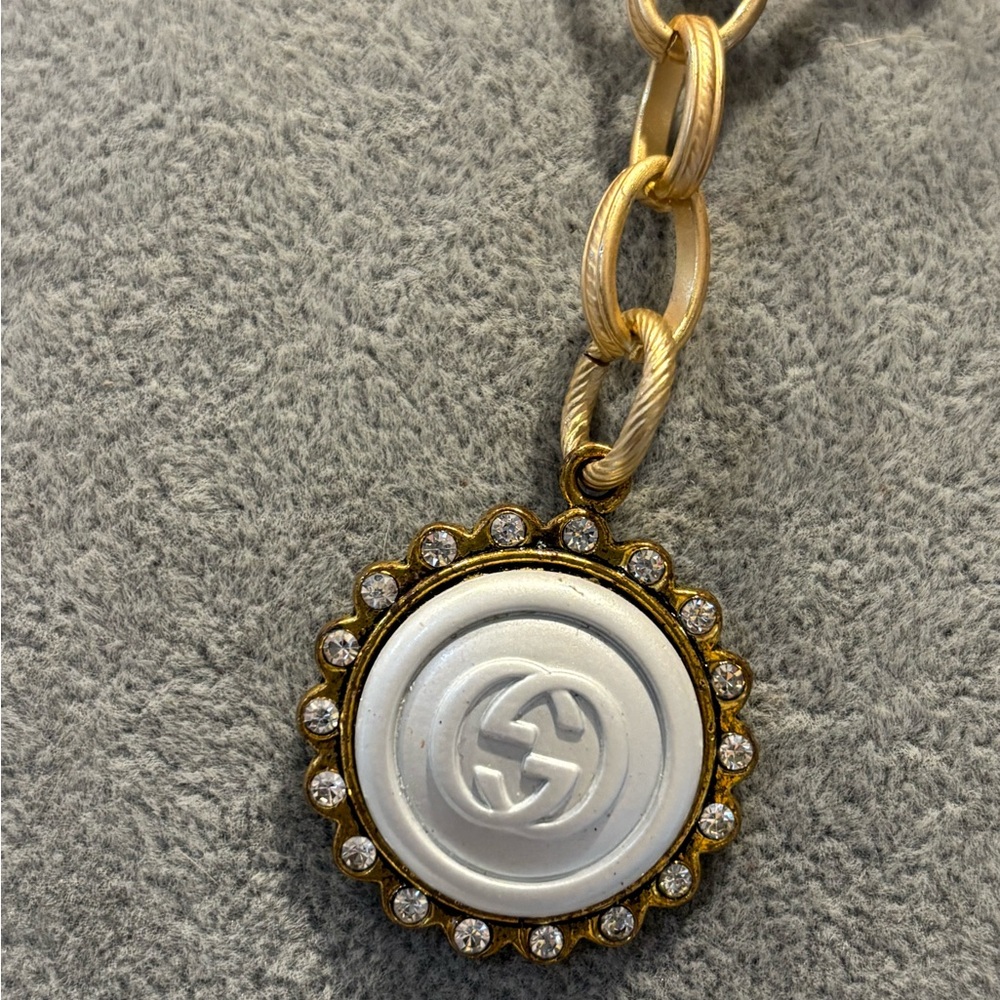 Gold tone Chain Necklace with repurposed vintage button Pendant! - Picture 2 of 4